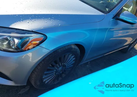 2015 Mercedes-Benz C 300 Luxury 4Matic из США, поврежденный, VIN 55SWF4KB3FU087920